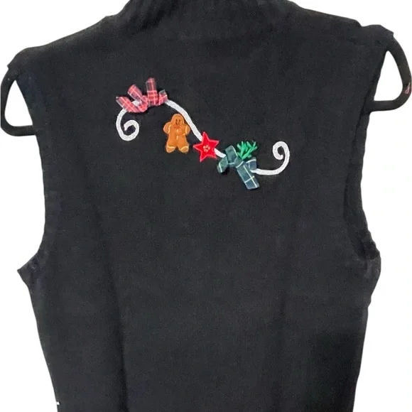 Black Vintage Christmas Sweater Vest Featuring Santa And A Clothesline Size M - Picture 4 of 6